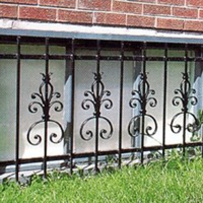 Window Guard with Scroll
